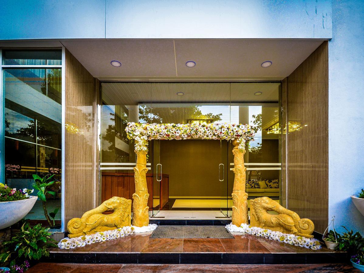 באדולה Capitalcity Hotel מראה חיצוני תמונה