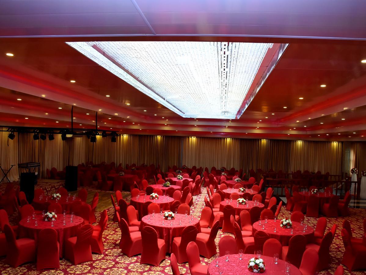 באדולה Capitalcity Hotel מראה חיצוני תמונה