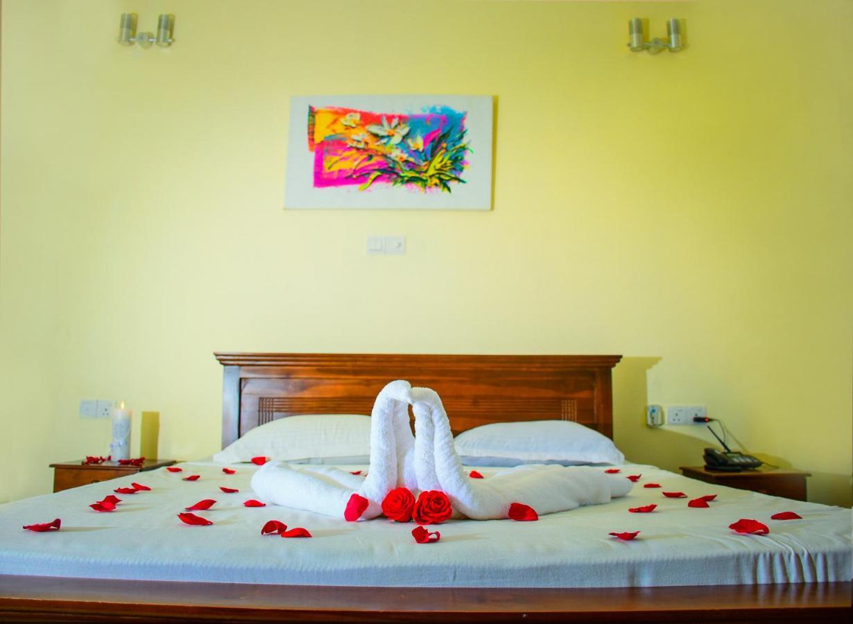 באדולה Capitalcity Hotel מראה חיצוני תמונה