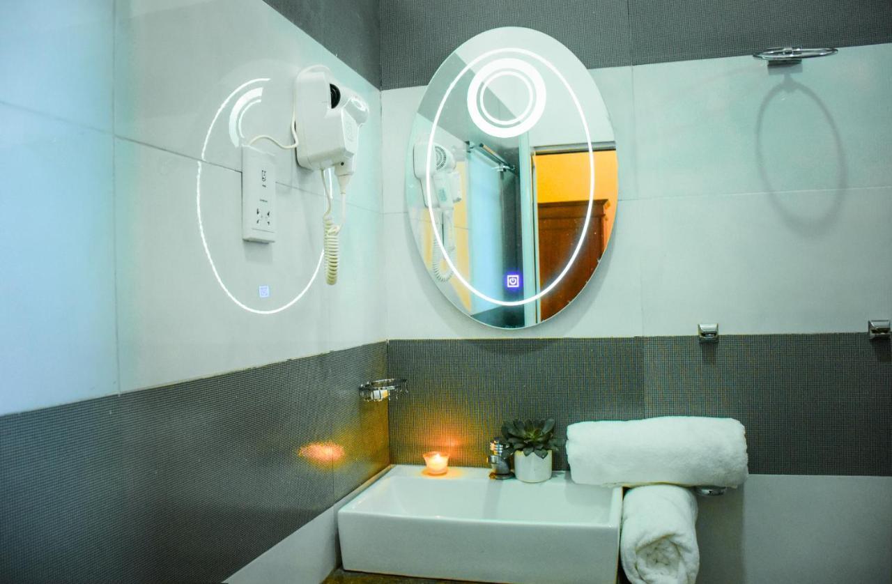באדולה Capitalcity Hotel מראה חיצוני תמונה