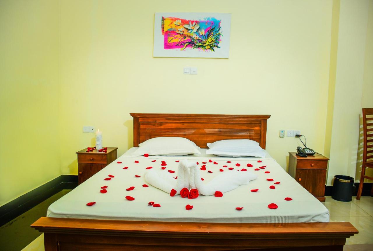 באדולה Capitalcity Hotel מראה חיצוני תמונה